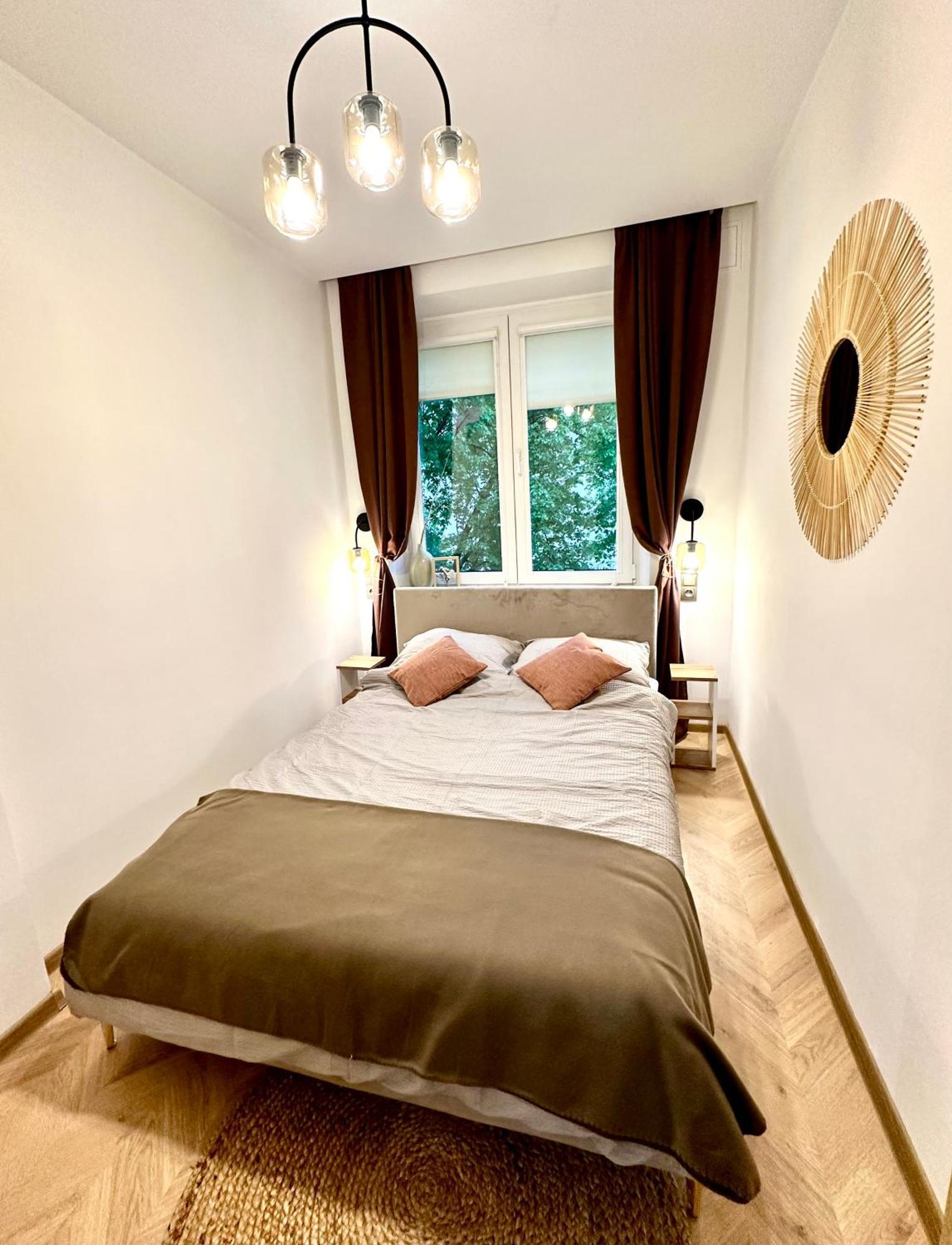 Park House Deluxe- Free Parking Apartment